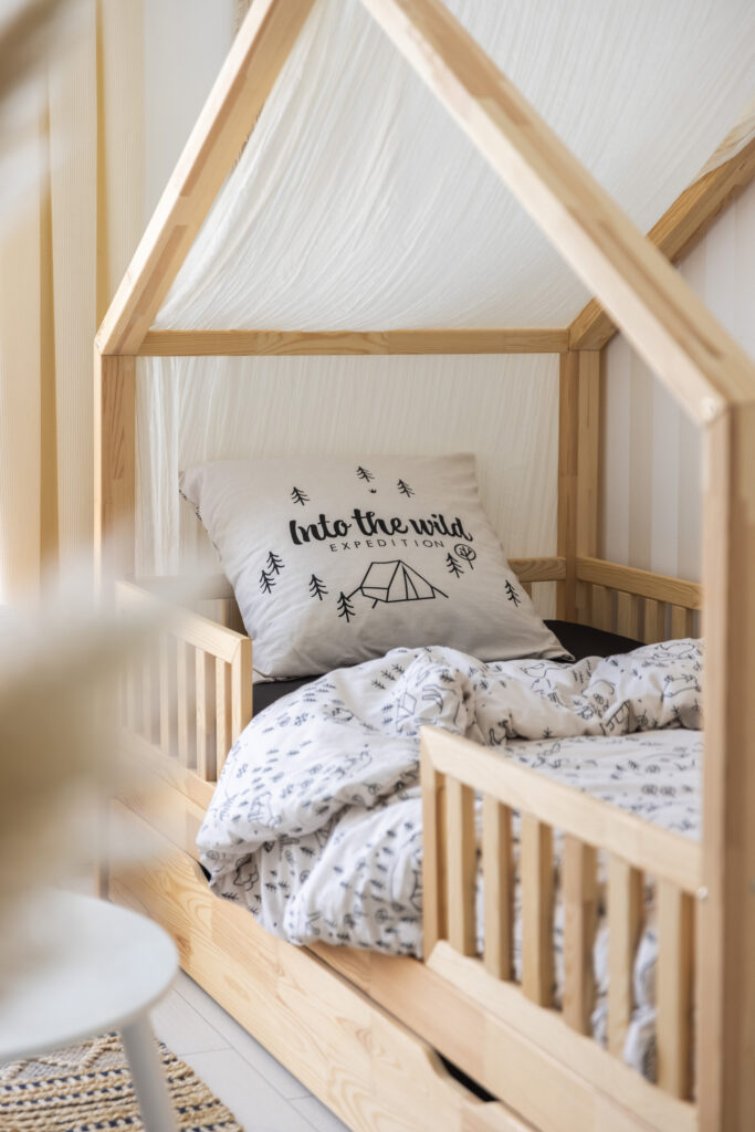 parure de lit wild, tout neen noir et blanc, design montagne et tipi