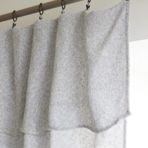 FA - Curtain with 8 black clip rings 140 x 270 cm DUA yarn dye chambray effect Galet (Light Grey)