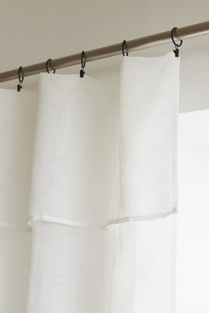 FA - Curtain with 8 black clip rings 140 x 270 cm ELDA solid boucle effect Ivoire (White)