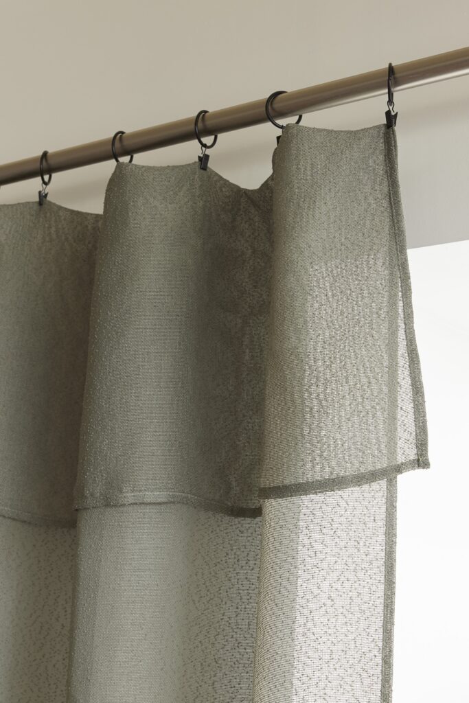 FA - Curtain with 8 black clip rings 140 x 270 cm ELDA solid boucle effect Kaki (Green)