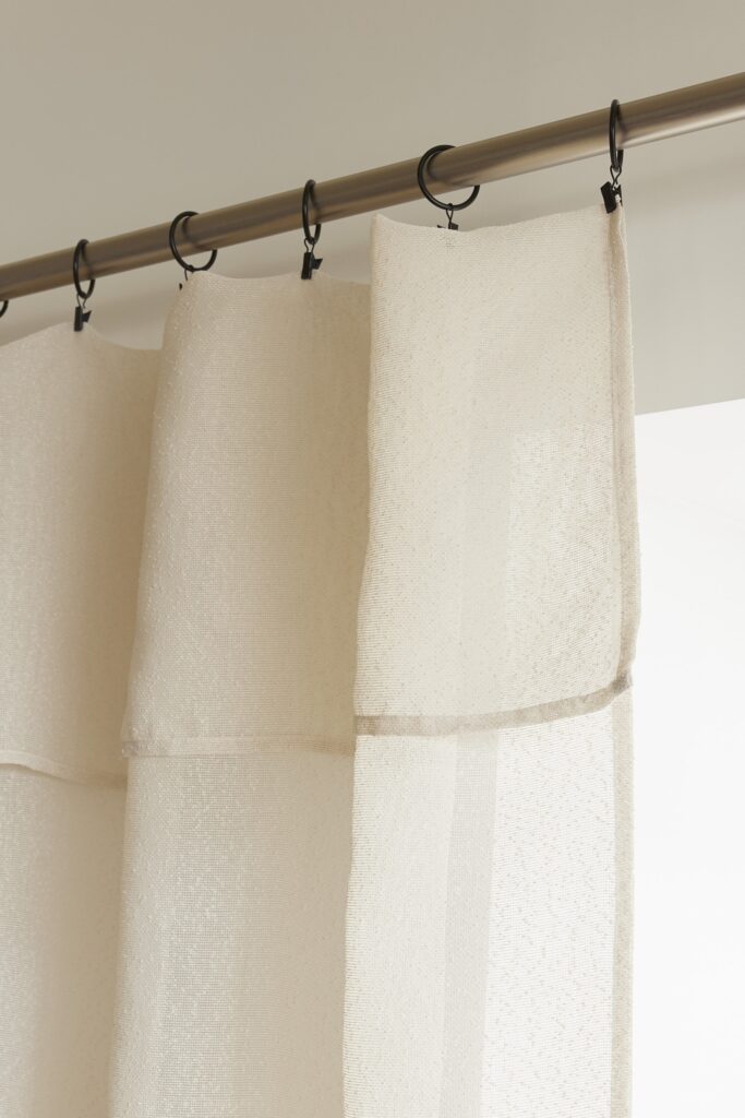 FA - Curtain with 8 black clip rings 140 x 270 cm ELDA solid boucle effect Sable (Beige)