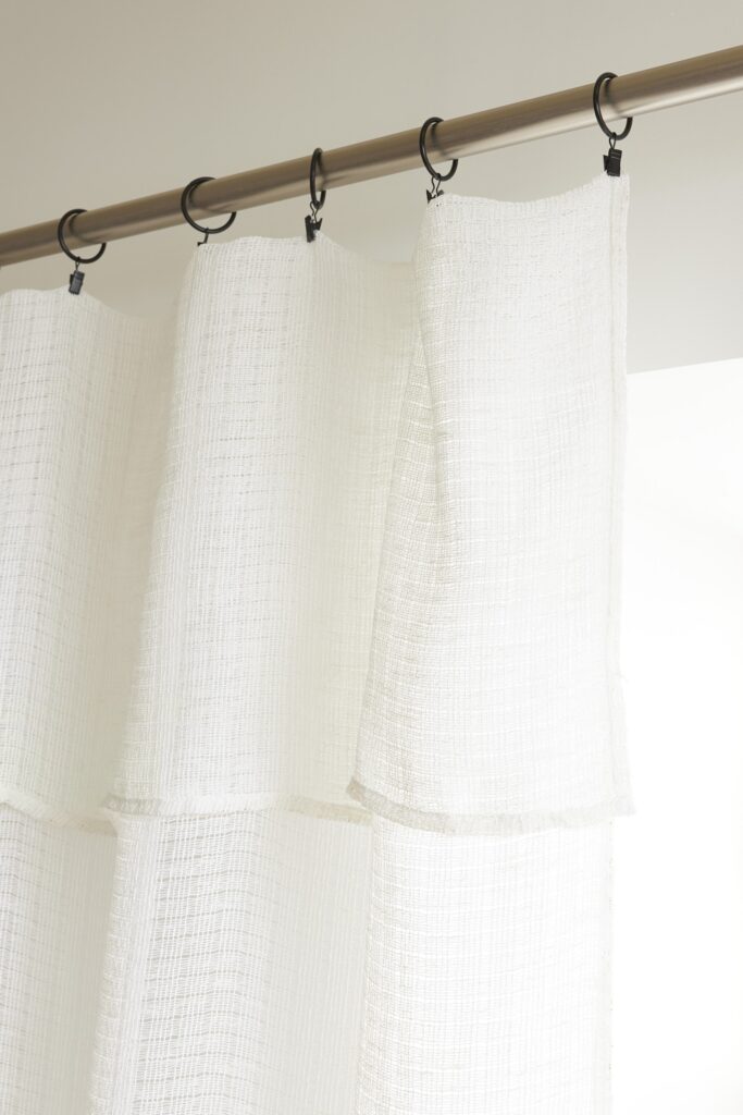 FA - Curtain with 8 black clip rings 140 x 270 cm FREYA Polyester knitt Ivoire (Natural)