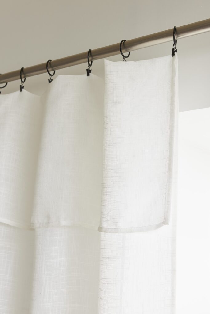 FA - Curtain with 8 black clip rings 140 x 270 cm NIA linen effect Ivoire (White)
